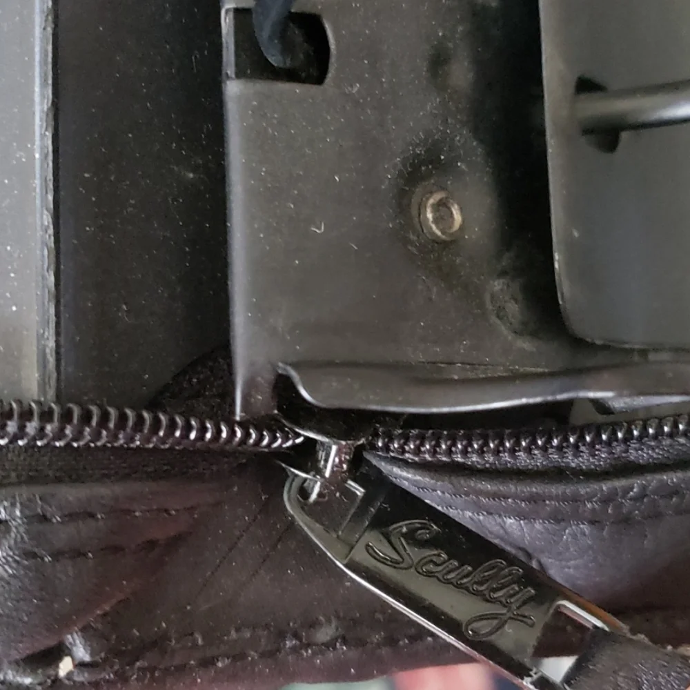 Scully leather travel zip binder, drop handles.